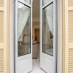 White Magnolia Apartment Como