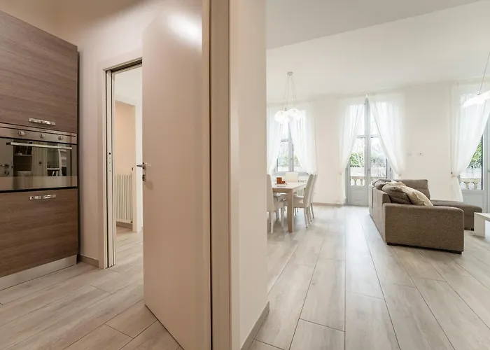 White Magnolia コモ