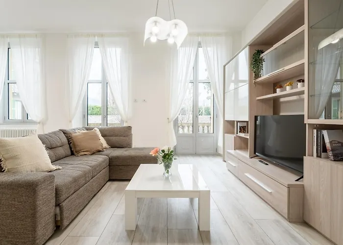 White Magnolia アパート コモ