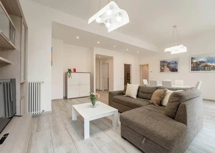 White Magnolia アパート