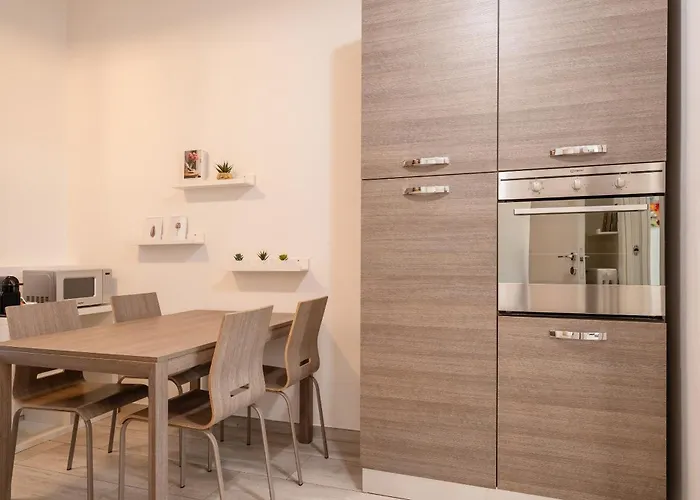 White Magnolia アパート コモ