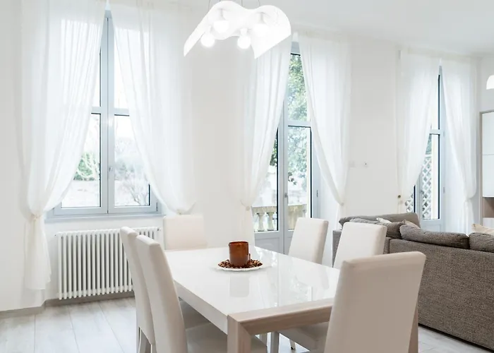 White Magnolia * コモ