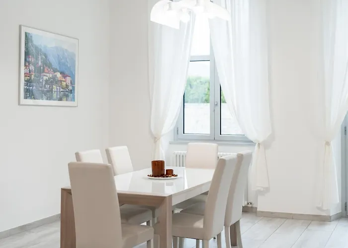 White Magnolia コモ