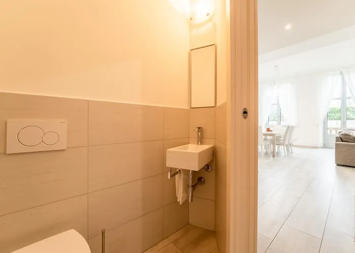 White Magnolia コモ